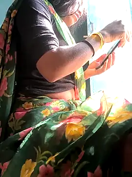 Snapshot of Cutyam chatting on 11/16/25, 09:14 Cutyam online show from 11/16/25, 09:14