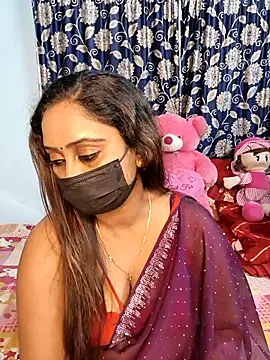 Snapshot of Cute-lusi chatting on 12/17/25, 11:21 Cute-lusi online show from 12/17/25, 11:21