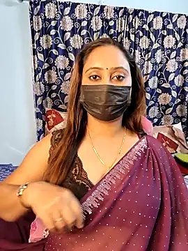 Snapshot of Cute-lusi chatting on 11/23/25, 05:12 Cute-lusi online show from 11/23/25, 05:12