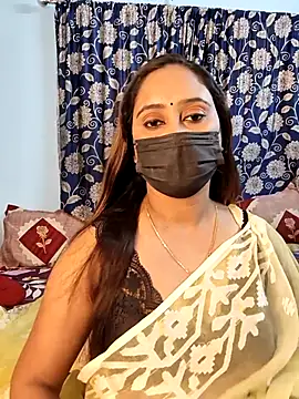 Snapshot of Cute-lusi chatting on 10/25/25, 01:12 Cute-lusi online show from 10/25/25, 01:12