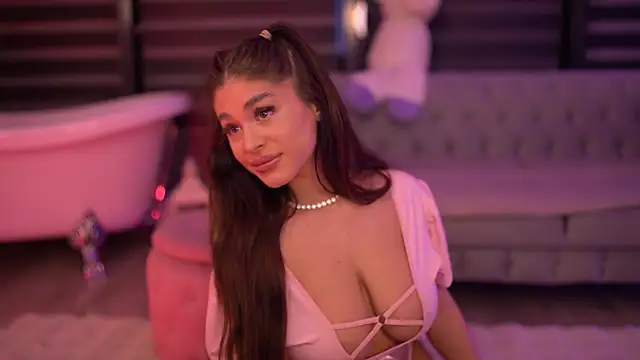 BellaNoirre online show from 10/31/25, 06:48