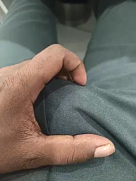 hotboy43339 online show from 09/12/25, 05:35