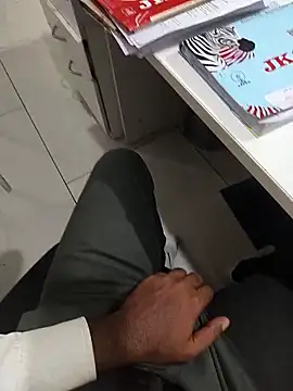 hotboy43339 online show from 09/10/25, 09:47