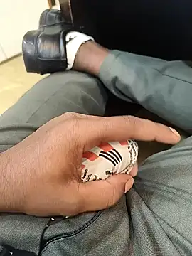 hotboy43339 online show from 09/28/25, 08:43