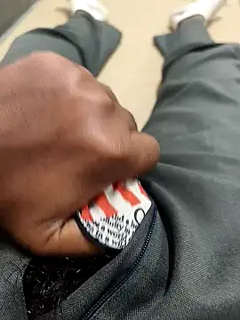 hotboy43339 online show from 02/05/26, 09:54