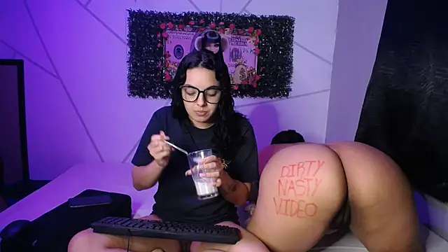 Snapshot of Sweet_Dirty_Baby chatting on 07/08/26, 07:20 Sweet Dirty Baby online show from 07/08/26, 07:20