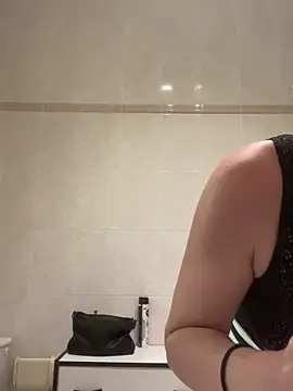 BrumeLove online show from 04/21/26, 02:01