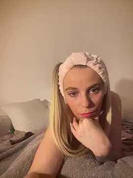 BrumeLove online show from 02/23/26, 09:04