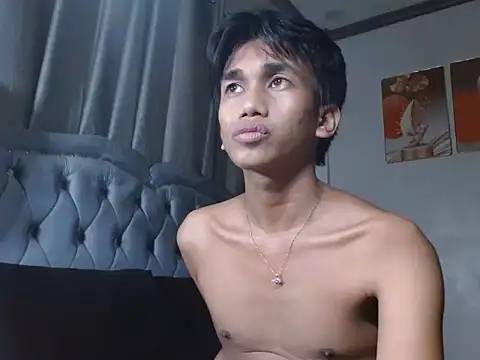 Snapshot of charlie0728 chatting on 09/13/25, 11:21 charlie0728 online show from 09/13/25, 11:21