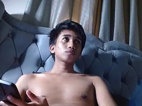 charlie0728 online show from 12/04/25, 01:21