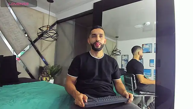 Yiyo10  online show from 04/07/26, 03:41