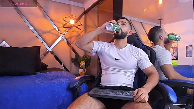 Yiyo10  online show from 04/25/26, 04:26