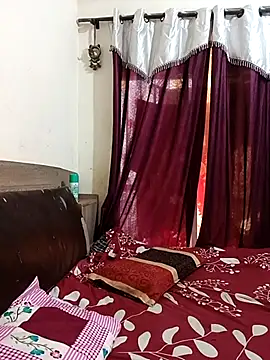 MEERAcle online show from 04/15/26, 04:18