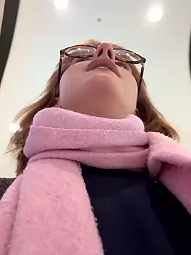 Snapshot of Only_April chatting on 11/11/25, 11:27 Only April online show from 11/11/25, 11:27