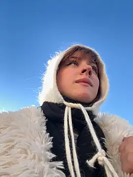 Snapshot of Only_April chatting on 11/15/25, 10:52 Only April online show from 11/15/25, 10:52