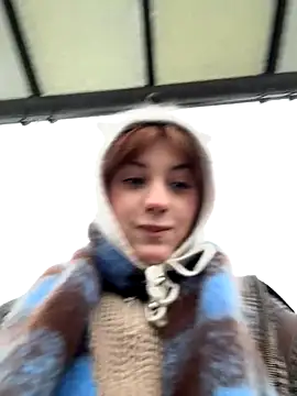 Snapshot of Only_April chatting on 11/19/25, 11:21 Only April online show from 11/19/25, 11:21