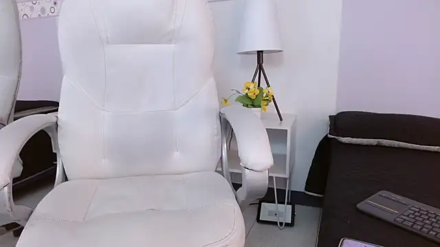 Snapshot of Celesstegh chatting on 12/20/25, 12:41 Celesstegh online show from 12/20/25, 12:41