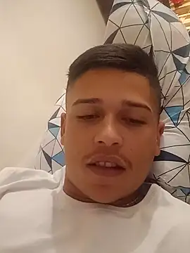 Snapshot of Duartte33 chatting on 10/22/25, 08:08 Duartte33 online show from 10/22/25, 08:08