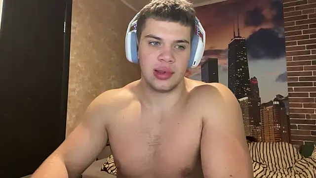 MusclePhantom online show from 12/03/25, 10:09