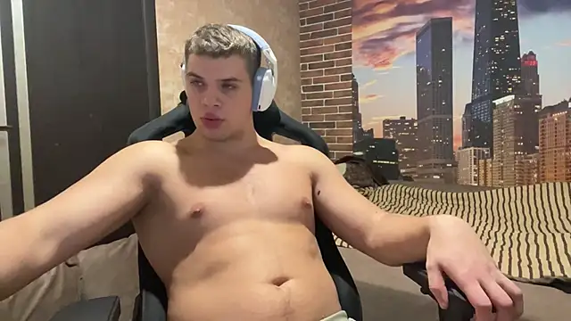 MusclePhantom online show from 11/28/25, 10:21