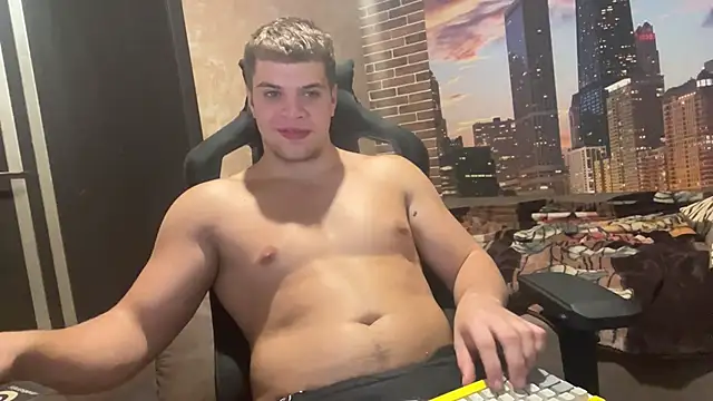 MusclePhantom online show from 10/07/25, 08:32