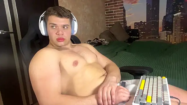 MusclePhantom online show from 04/03/26, 08:26