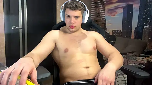 MusclePhantom online show from 04/09/26, 08:04