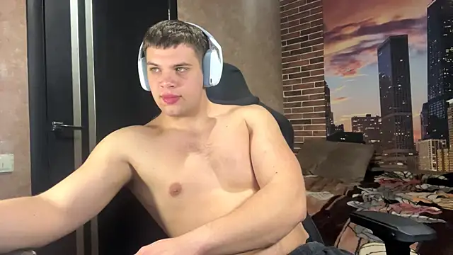 MusclePhantom online show from 04/07/26, 08:10