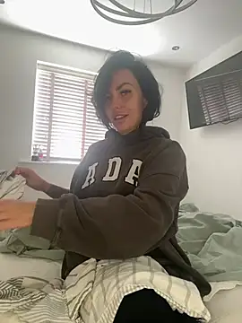 BELLABLACKXUK online show from 04/23/26, 08:43