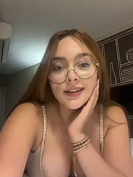 Snapshot of scarlett_roousse chatting on 10/08/25, 12:56 scarlett roousse online show from 10/08/25, 12:56