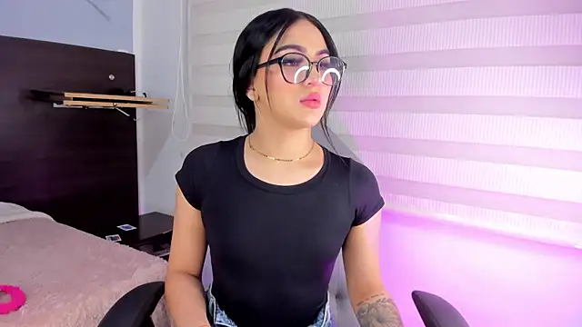 Snapshot of miss__ivyy chatting on 09/28/25, 05:36 miss ivyy online show from 09/28/25, 05:36