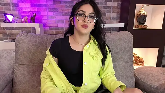 Snapshot of miss__ivyy chatting on 09/27/25, 04:40 miss ivyy online show from 09/27/25, 04:40