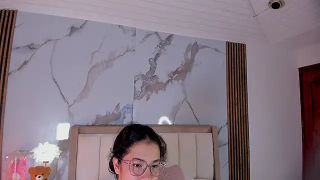 Snapshot of LunaRosse_ chatting on 06/20/26, 10:20 LunaRosse online show from 06/20/26, 10:20