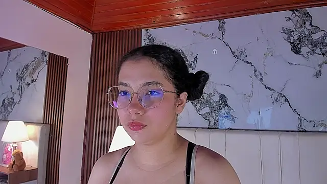 Snapshot of LunaRosse_ chatting on 04/30/26, 11:17 LunaRosse online show from 04/30/26, 11:17