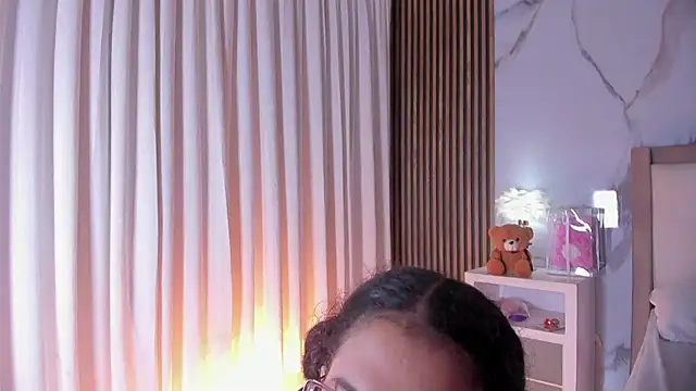 Snapshot of LunaRosse_ chatting on 05/17/26, 10:26 LunaRosse online show from 05/17/26, 10:26