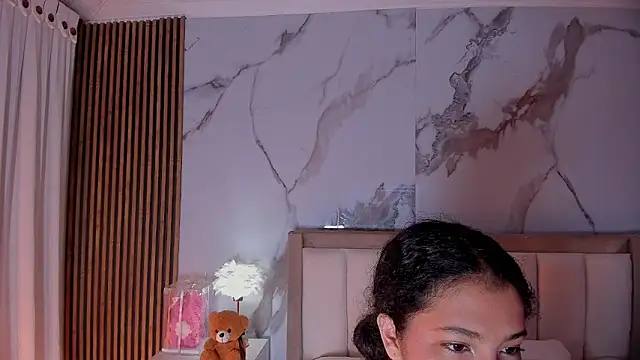 Snapshot of LunaRosse_ chatting on 06/10/26, 11:33 LunaRosse online show from 06/10/26, 11:33