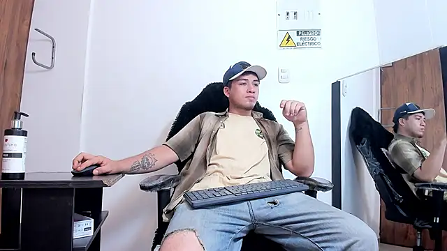 Snapshot of juanmechanic_ chatting on 09/24/25, 07:31 juanmechanic online show from 09/24/25, 07:31