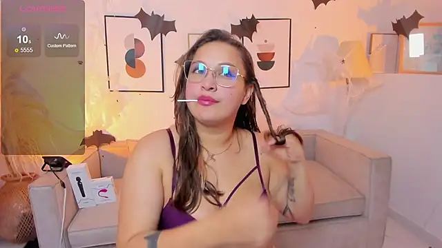 Snapshot of Laureen_se chatting on 11/05/25, 04:26 Laureen se online show from 11/05/25, 04:26