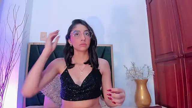 Snapshot of IvyJhons chatting on 11/19/25, 12:05 IvyJhons online show from 11/19/25, 12:05