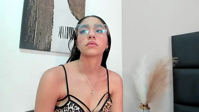 Snapshot of IvyJhons chatting on 11/27/25, 11:43 IvyJhons online show from 11/27/25, 11:43