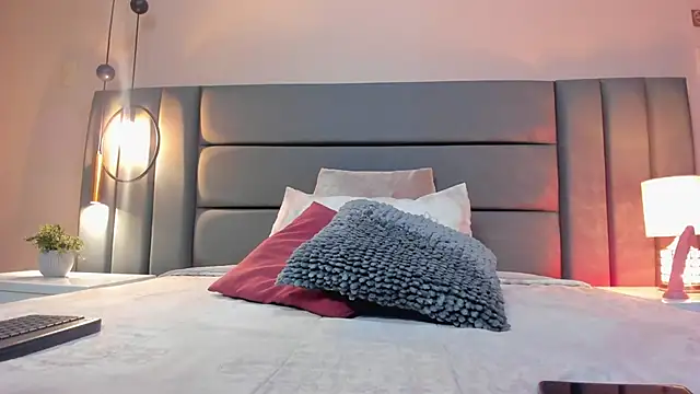 Snapshot of IvyJhons chatting on 10/23/25, 11:42 IvyJhons online show from 10/23/25, 11:42