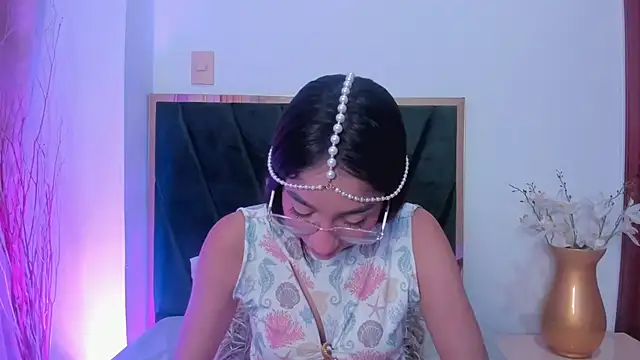 Snapshot of IvyJhons chatting on 10/15/25, 11:51 IvyJhons online show from 10/15/25, 11:51