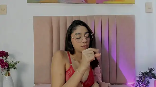 Snapshot of IvyJhons chatting on 10/06/25, 11:44 IvyJhons online show from 10/06/25, 11:44