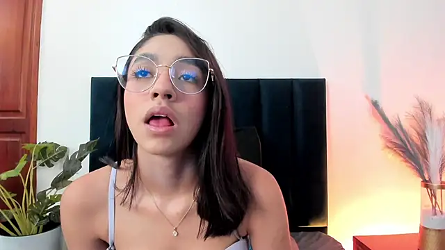 Snapshot of IvyJhons chatting on 09/24/25, 11:39 IvyJhons online show from 09/24/25, 11:39