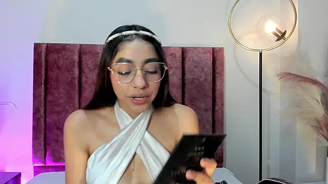 Snapshot of IvyJhons chatting on 12/15/25, 12:00 IvyJhons online show from 12/15/25, 12:00