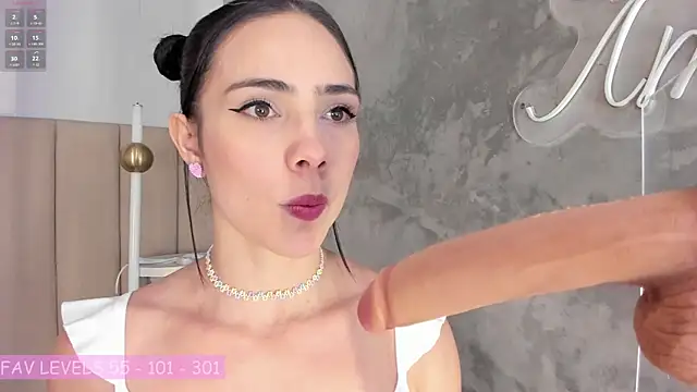 miamonroee  online show from 09/23/25, 10:33