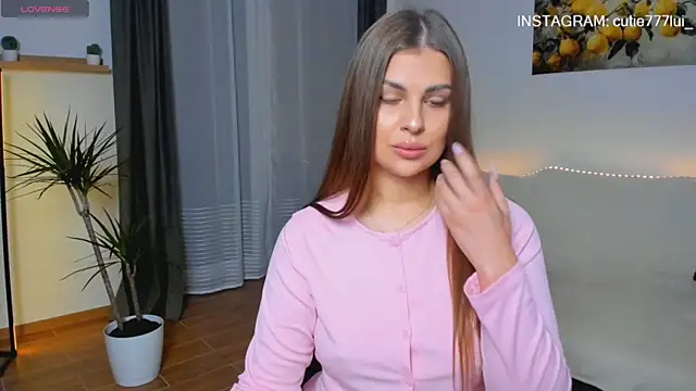 Cutie Lui online show from 10/12/25, 01:56