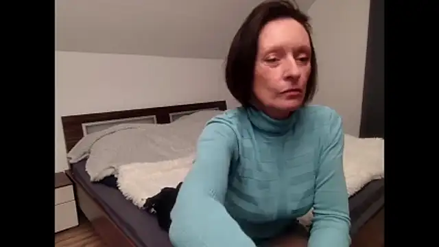 Zora-Enn online show from 12/17/25, 05:40