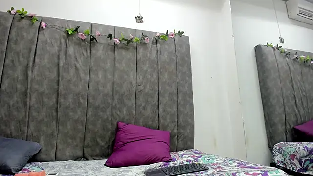 Snapshot of Lucia78couple chatting on 09/17/25, 04:47 Lucia78couple online show from 09/17/25, 04:47