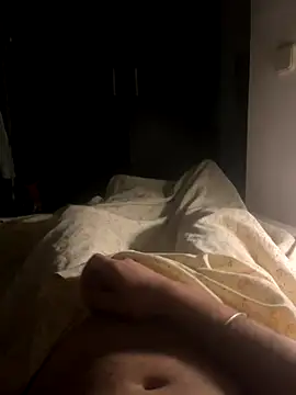 Snapshot of pequejose chatting on 10/19/25, 05:54 pequejose online show from 10/19/25, 05:54